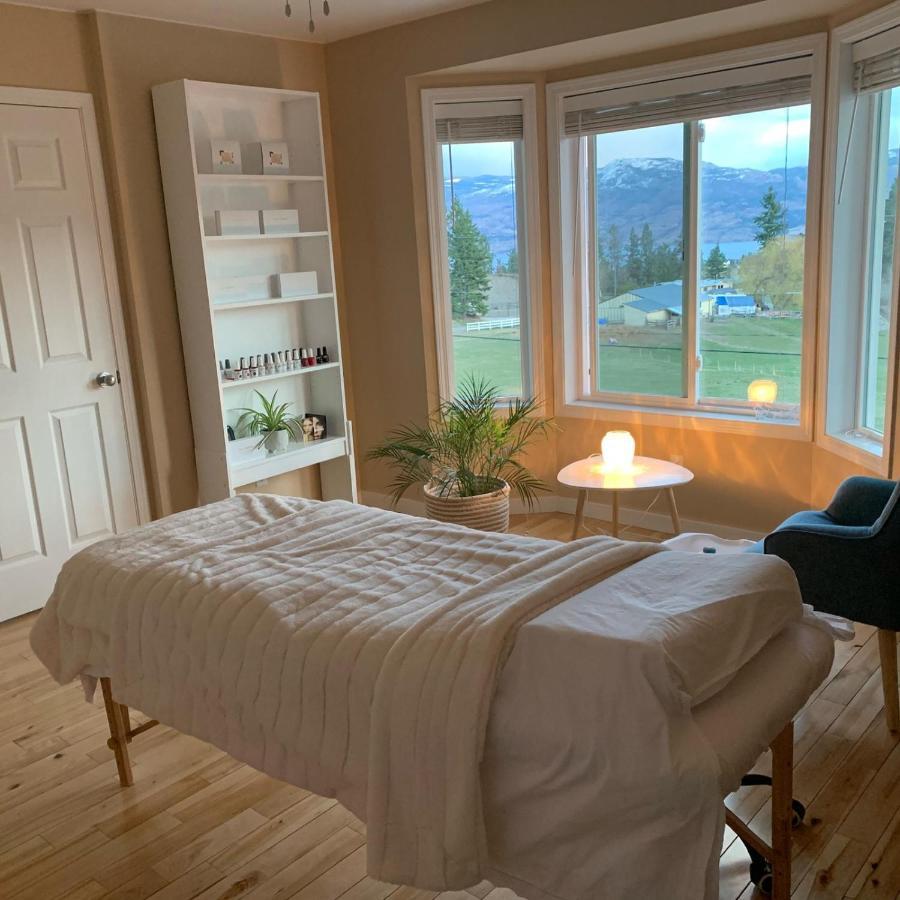 Salish B&B And Spa ウェストケロウナ エクステリア 写真